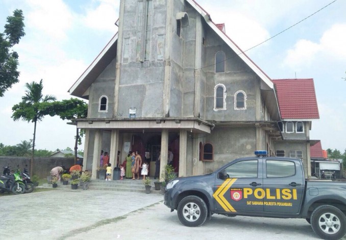 Sabhara Polresta Pekanbaru Laksanakan Patroli Gereja