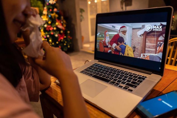 MAXstream Rilis Drama Komedi Orisinal untuk Hangatkan Momen Natal 2021 bagi Keluarga Indonesia