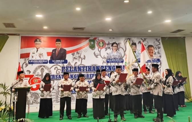 Pasca Dibekukan, Pengurus Baru PGRI Riau Dilantik PB PGRI