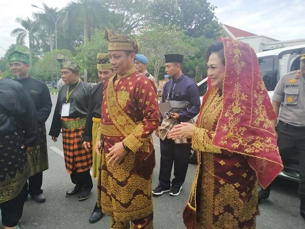 LAMR Tepuk Tepung Tawar Wakapolri, Syamsuar: Ini Kebanggaan Masyarakat Riau