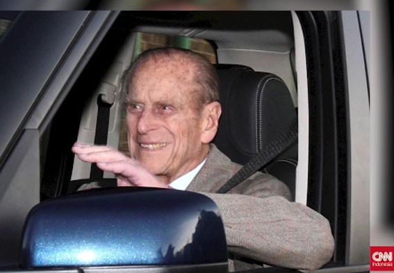 Pasca Kecelakaan, Pangeran Philip Serahkan SIM ke Polisi