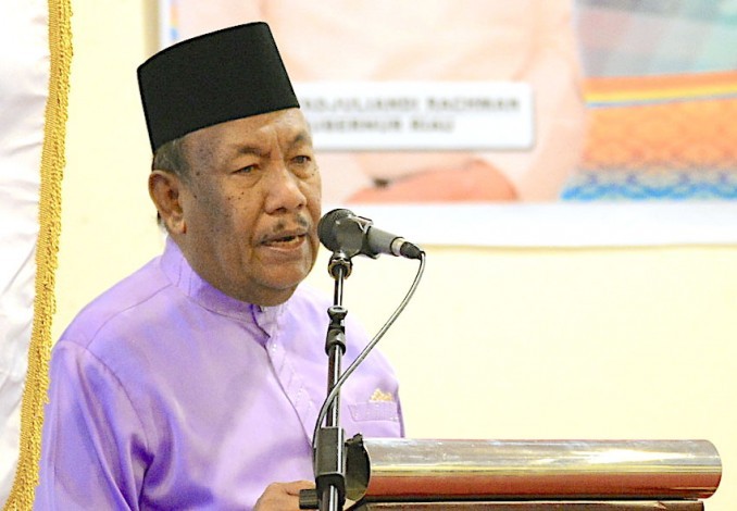 Pamitan ke DPRD Riau, Gubernur Bacakan Sebait Pantun