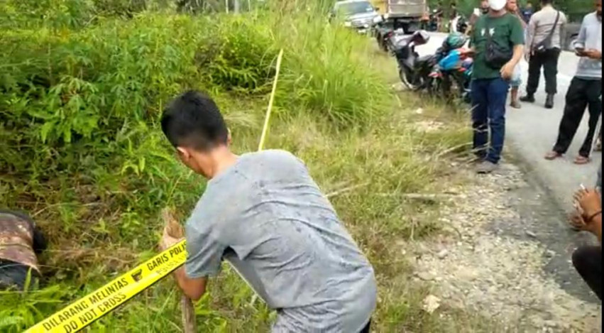 Sesosok Mayat Perempuan Ditemukan di Pinggir Jalan Lintas Bono, Pelalawan