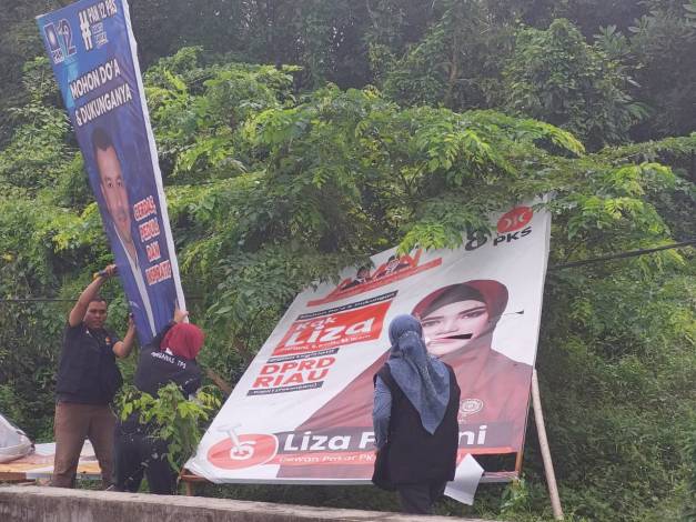 Masa Tenang Pemilu, Bawaslu Tertibkan APK Caleg dan Parpol di Pekanbaru