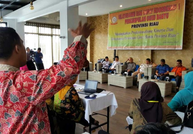 Duh... Tiga Bulan tak Gajian, Guru Bantu Curhat ke Gubernur Riau