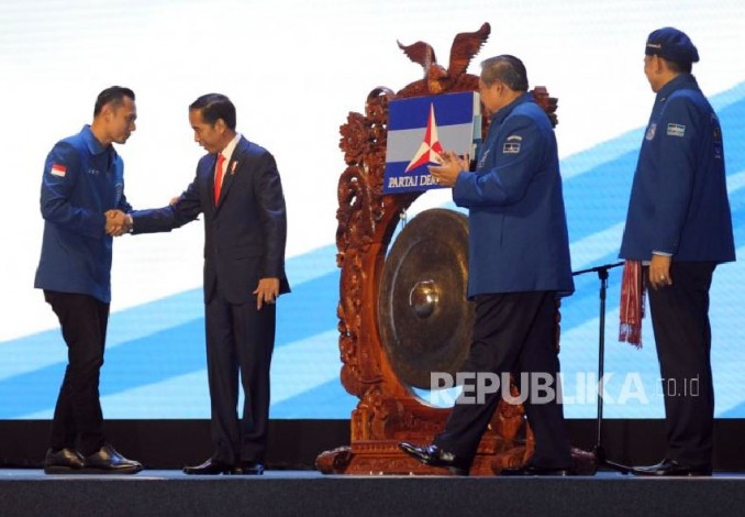 SBY dan Jokowi Hanya Menunjukkan Kesopanan Politik Saja