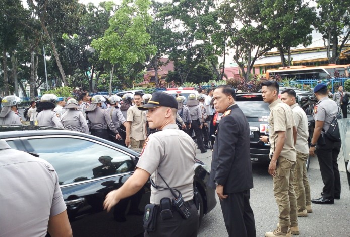 Sempat Tegang, Rombongan Gubernur Riau Dihadang Massa Koto Aman