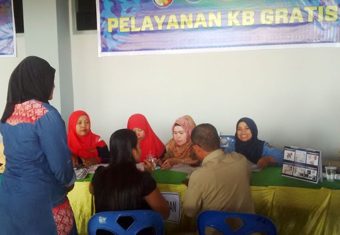 Ratusan Masyarakat Nikmati Pelayanan Gratis Bakti Sosial ‎IBI KB-Kes Riau