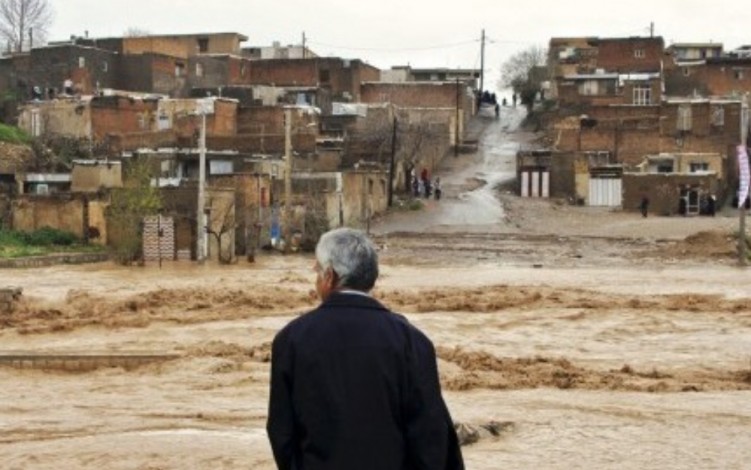 Banjir Masuk Kota Minyak, Iran Desak Evakuasi 60 Ribu Warga