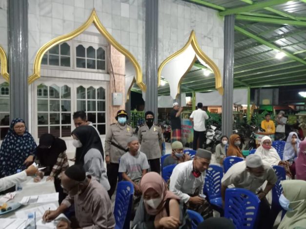 Polsek Sukajadi gelar Vaksinasi Booster di Masjid, Jemaah Disuntik Usai Salat Tarawih