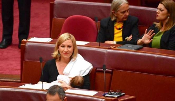 Anggota Parlemen Australia Susui Bayi di Ruang Sidang