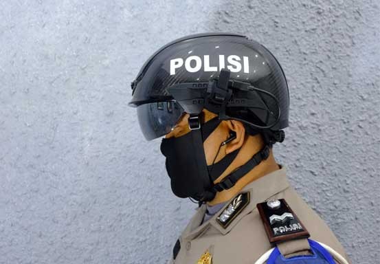 Polda Riau Gunakan Helm Robocop untuk Deteksi Dini Covid-19