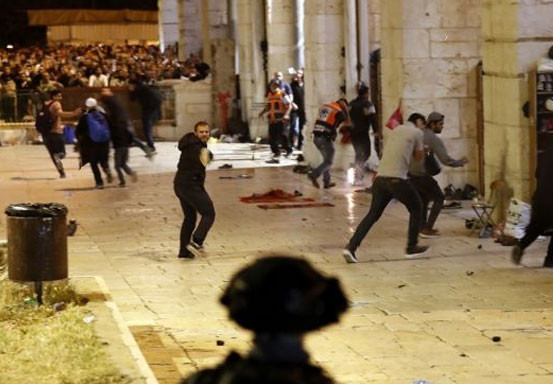 Serangan Masjid Al Aqsa: Lebih dari 200 Orang Terluka