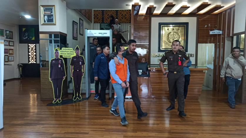 Diserahkan ke JPU, Oknum Dosen UIN Suska Riau Dijebloskan ke Rutan Pekanbaru