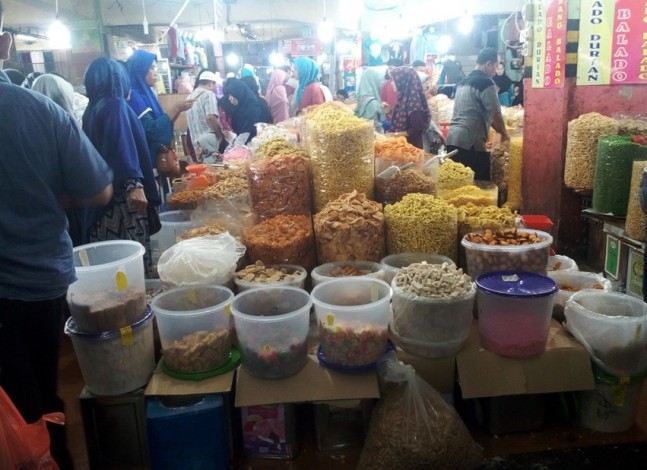 Kue Lebaran Laris Manis, Pedagang Pasar Bawah Panen