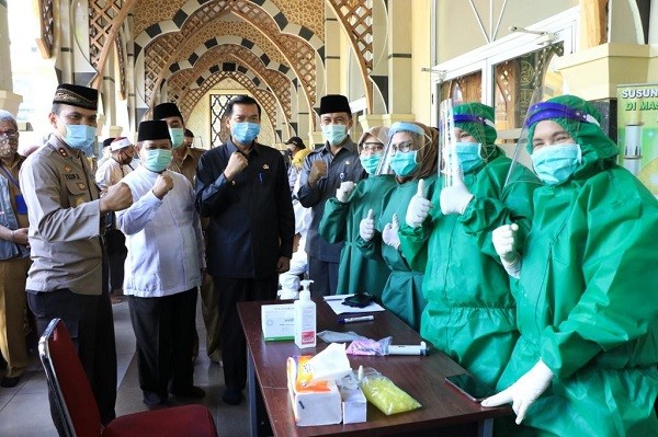 Walikota Pekanbaru Tinjau Langsung Rapid Test Massal di Masjid Agung Ar-Rahman