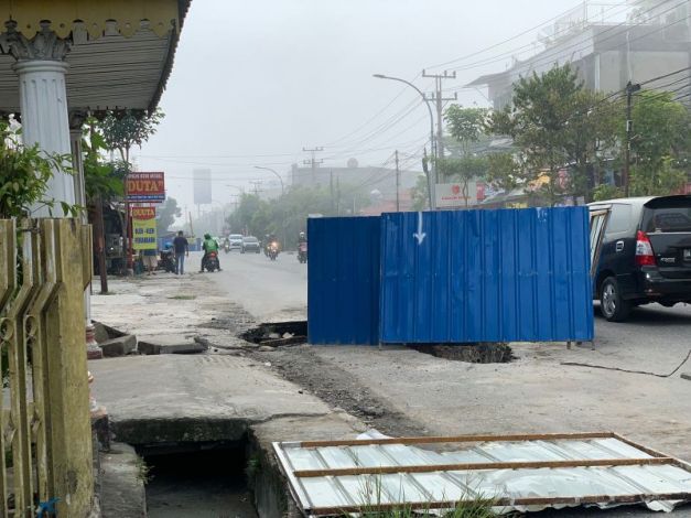 Bahayakan Pengguna Jalan, Polisi Surati Kontraktor Galian Pipa Air di Jalan Riau