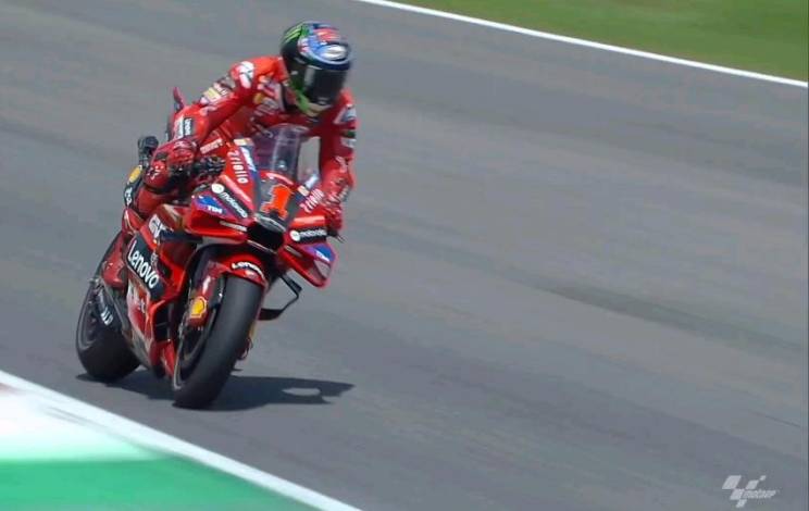 Francesco Bagnaia Pemenang MotoGP Italia 2023, Marquez Bersaudara Crash