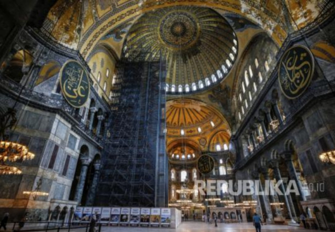 Di Bawah Erdogan, Hagia Sophia Kini Kembali Menjadi Masjid