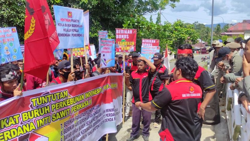 Merasa Hak Tak Diberikan Perusahaan, Ratusan Buruh Serbundo Mengadu ke DPRD Rohul