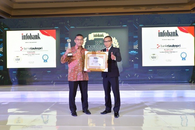 BRK Raih Platinum Award Kinerja Keuangan Sangat Bagus 10 Tahun Berturut-Turut