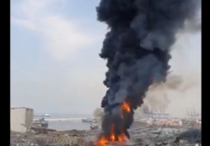 Satu Bulan Usai Ledakan Besar, Pelabuhan Beirut Kembali Terbakar