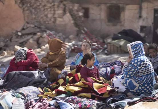 Gempa Maroko Menewaskan 2.000 Orang Lebih, Warga Waswas dan Tidur di Jalanan