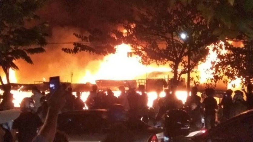 Breaking News: Kebakaran Hebat Terjadi di Tobek Godang, Pekanbaru