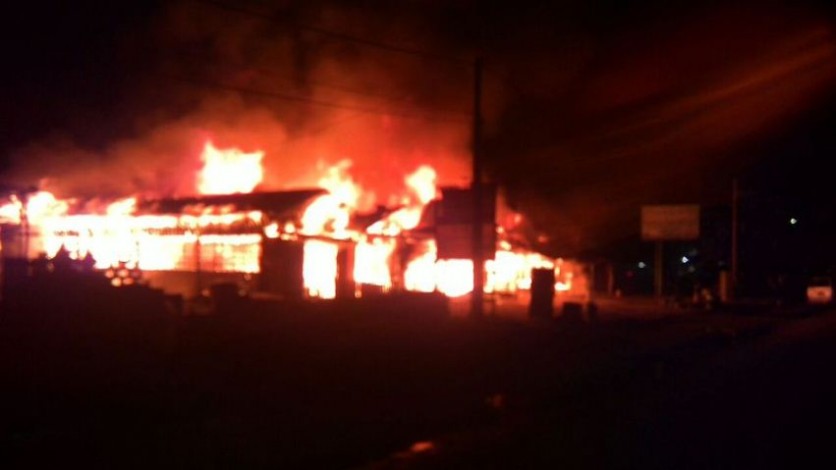 Kebakaran di Simpang Tobek Godang, 9 Unit Damkar Diturunkan