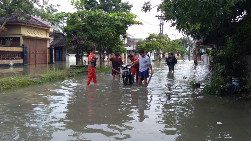 Terkena Banjir Lebih dari 1 Meter, Warga Griya Sidomulyo Butuh Bantuan Makanan