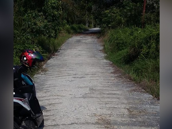 Setahun Dibangun, Kondisi Jalan di Rawang Air Putih Siak Sudah Hancur