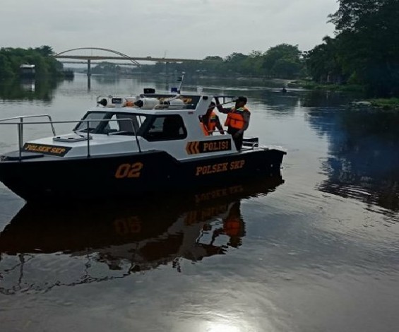 Polsek SKP Pekanbaru Lakukan Patroli Air di Sepanjang Sungai Siak