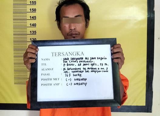 Bobol Toko Kaca Mata, Maling di Pekanbaru Terekam CCTV Larikan TV