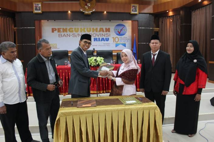 Asrinda Amalia Nahkodai BAN-SM Provinsi Riau Periode 2023-2026