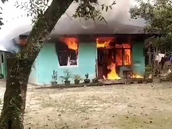 Satu Rumah di Kampar Terbakar, Satu Orang Tewas dalam Keadaan Terpasung