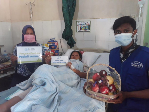 Rumah Yatim Riau Serahkan Bantuan untuk Mutiara, Korban Kecelakaan Lalu Lintas