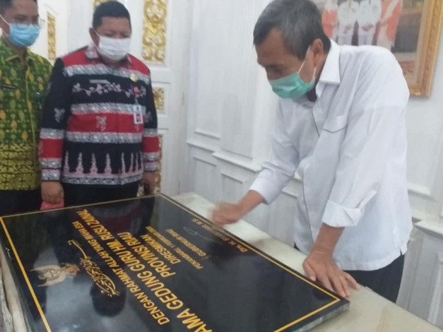 Sah, Nama Gedung Guru HM Rusli Zainal Ditandatangani Gubri Syamsuar