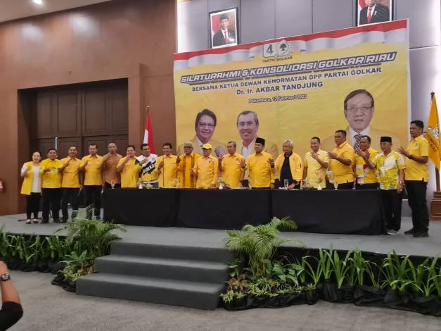 Konsolidasi dengan Kader Golkar Riau, Akbar Tandjung Minta Menangkan Pemilu 2024