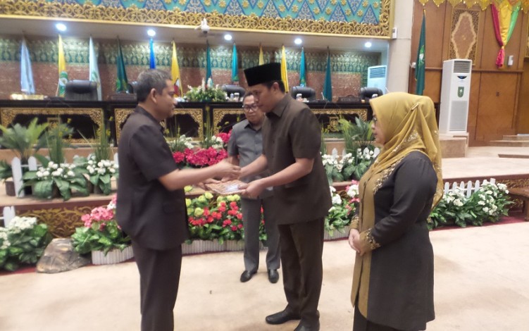 Rapat Paripurna DPRD Riau, Pemprov Riau Usulkan Pajak BBM Jenis Pertalite 7,5 Persen