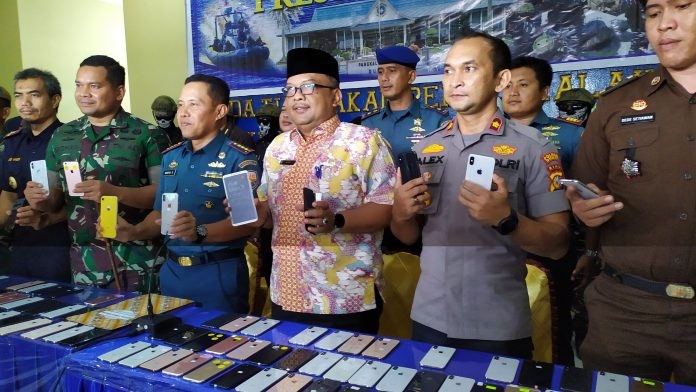 Lanal Dumai Amankan Ratusan Unit Handphone Ilegal Asal Batam