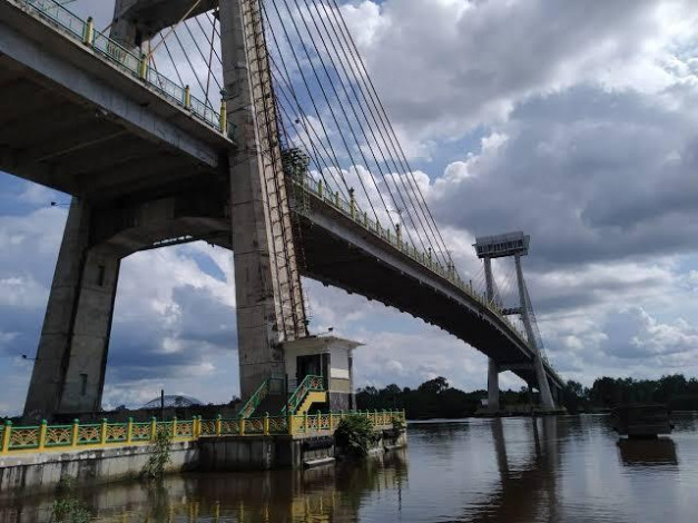 Ketahuan Curi Kabel Jembatan Siak, Pelaku Sempat Kabur Berenang ke Sungai Sambil Pegang HP