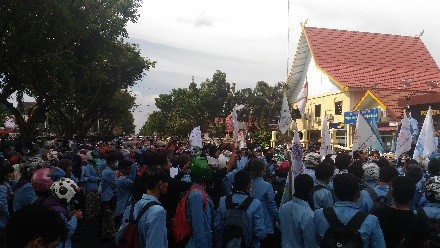 Ratusan Mahasiswa Riau Demo Tuntut Tindakan Refresif Aparat Terhadap Ulama Hingga Kasus Ahok