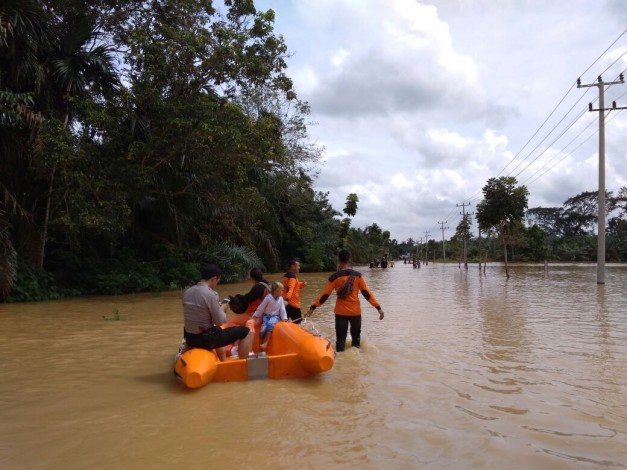 Akses Jalan Putus, Ratusan Rumah dan Sekolah di Inhu Terendam Banjir