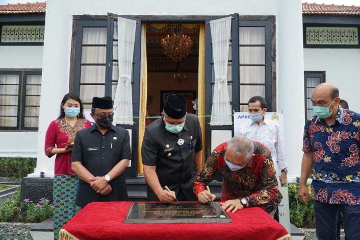 Selesai Dipugar, RAPP Serahkan Istana Peraduan Tengku Syarifah Latifah ke Pemkab Siak