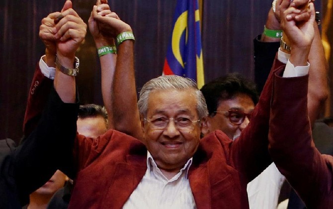 Ini Janji Kampanye Mahathir yang Bikin Najib Takluk