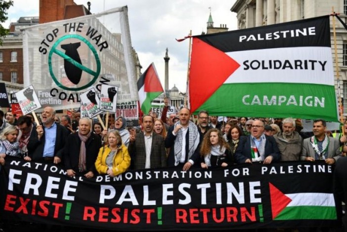 Ribuan Orang di London Turun ke Jalan Dukung Palestina