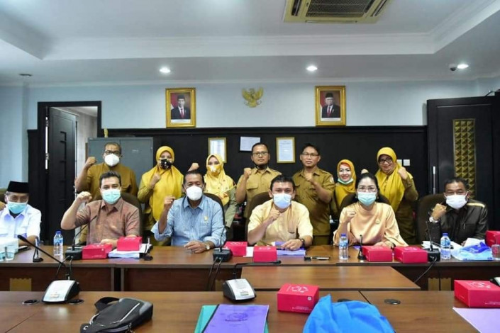 DPRD Pekanbaru Hearing dengan Guru Bantu, Bahas Insentif Tak Kunjung Cair