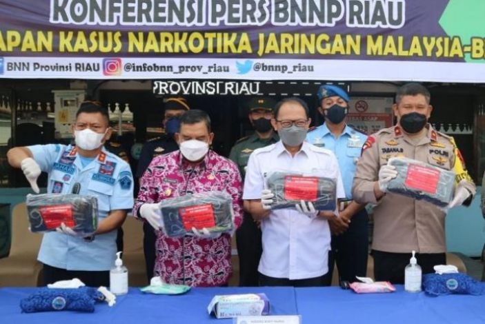 Bea Cukai dan BNNP Riau Gagalkan Penyelundupan 8 Kg Sabu di Perairan Bengkalis