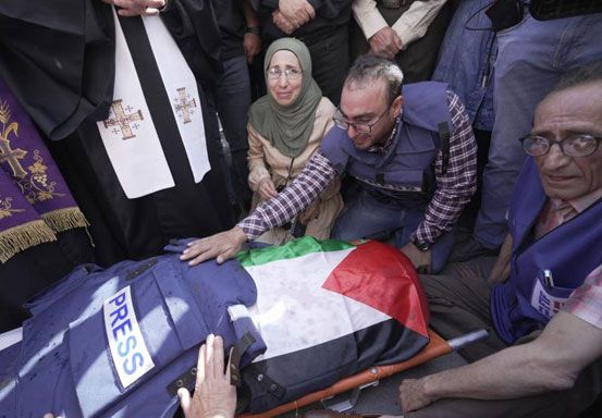 Tak Puas Tembak Jurnalis Aljazirah Shireen Abu Akleh, Israel Serbu Rumah Duka Korban