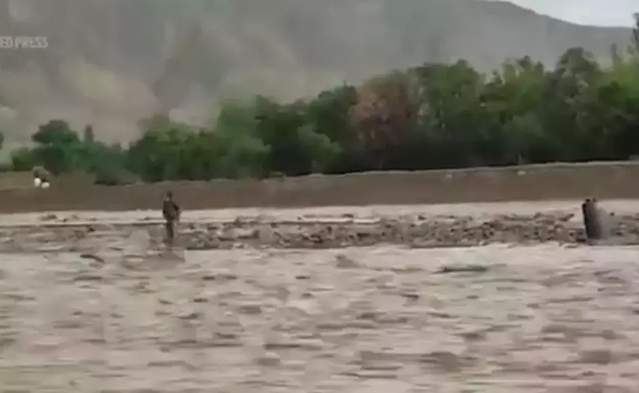 Banjir Bandang Tewaskan 60 Orang di Afganistan